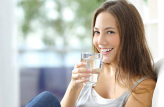 Có nên dùng thuốc bổ sung sắt để da hồng, tóc đẹp, móng xinh?